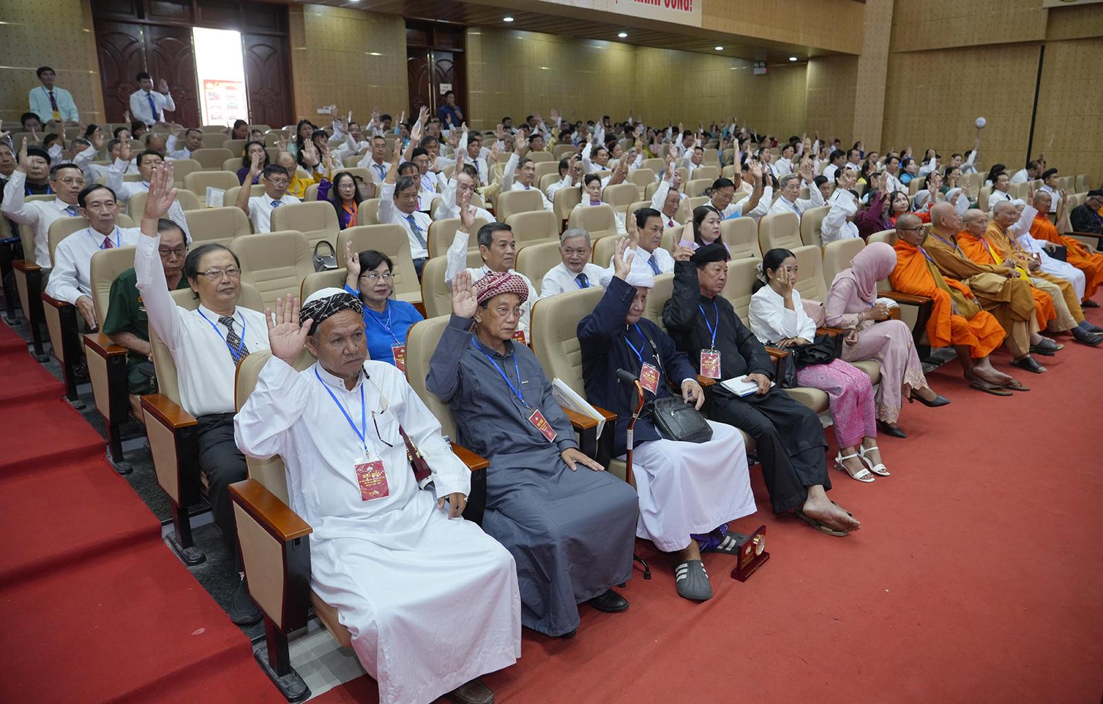 Đồng chí Trần Thị Thanh Hương tái đắc cử Chủ tịch Ủy ban MTTQ Việt Nam tỉnh An Giang nhiệm kỳ 2025 - 2030