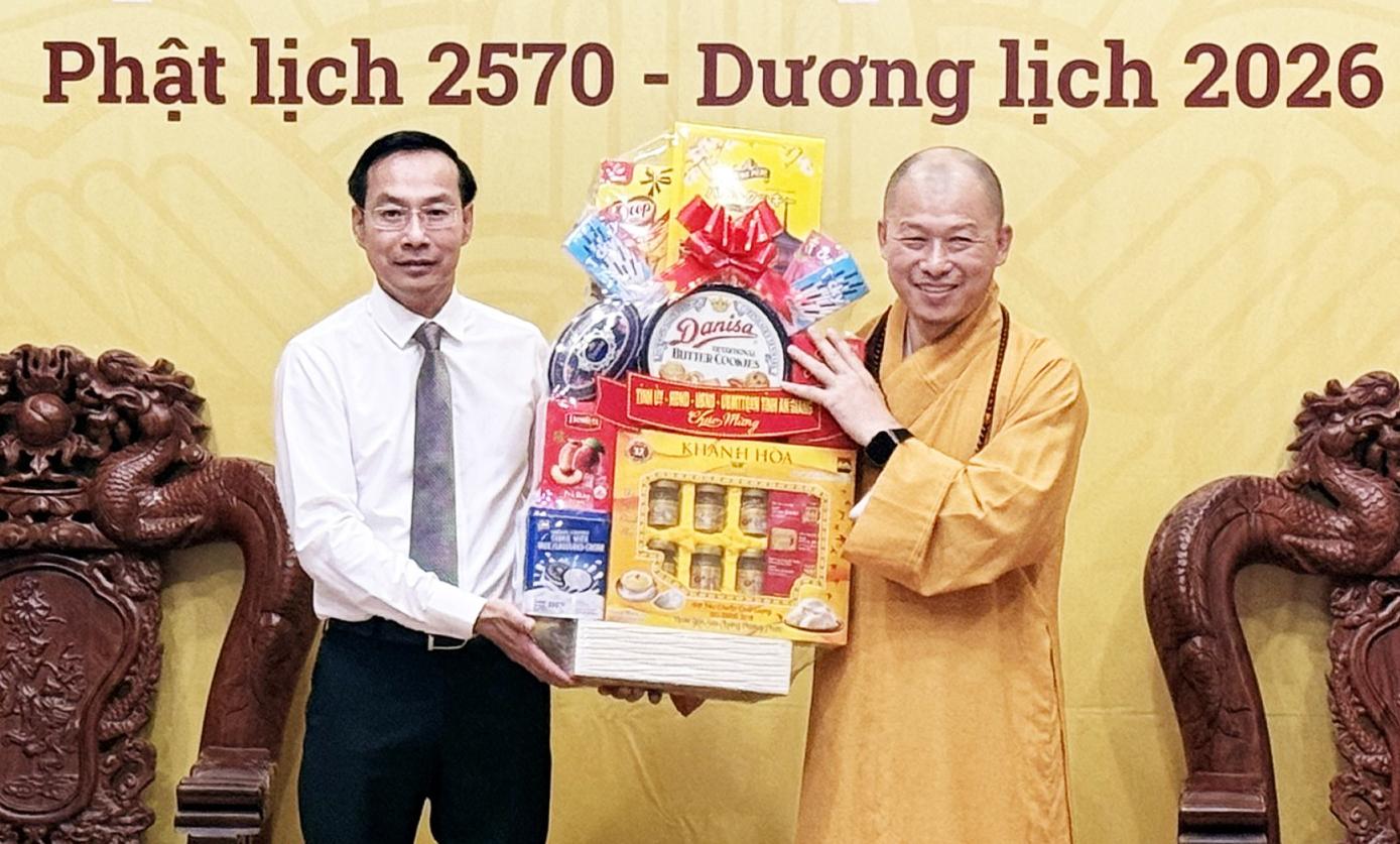 Phó Bí thư Thường trực Tỉnh ủy, Chủ tịch HĐND tỉnh An Giang Nguyễn Thanh Nhàn thăm cơ sở thờ tự tại phường Rạch Giá và Hà Tiên