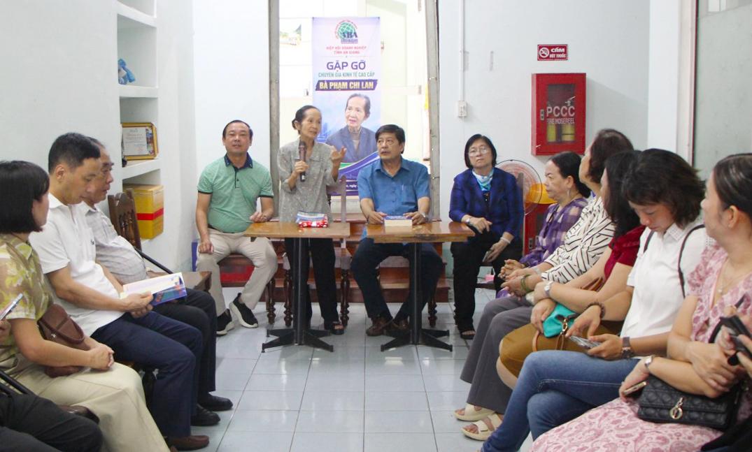 Chuyên gia kinh tế Phạm Chi Lan gặp gỡ doanh nghiệp tỉnh An Giang