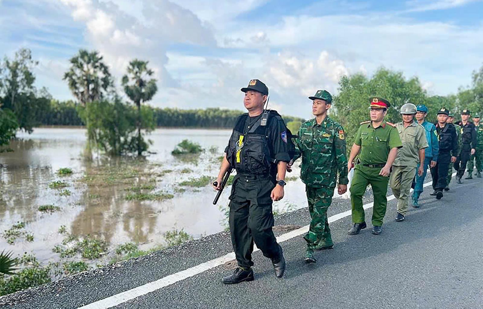 Tuổi trẻ công an xung kích giữ gìn trật tự