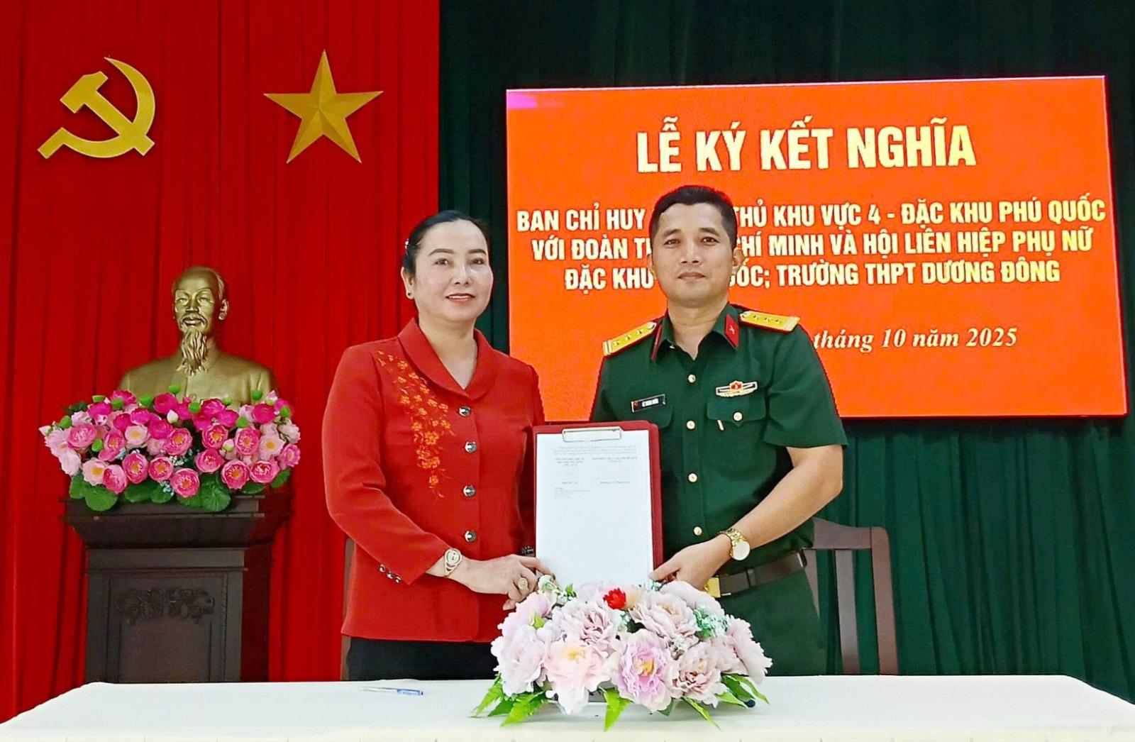Ban Chỉ huy Phòng thủ khu vực 4 ký kết nghĩa với các cơ quan, đơn vị tại đặc khu Phú Quốc
