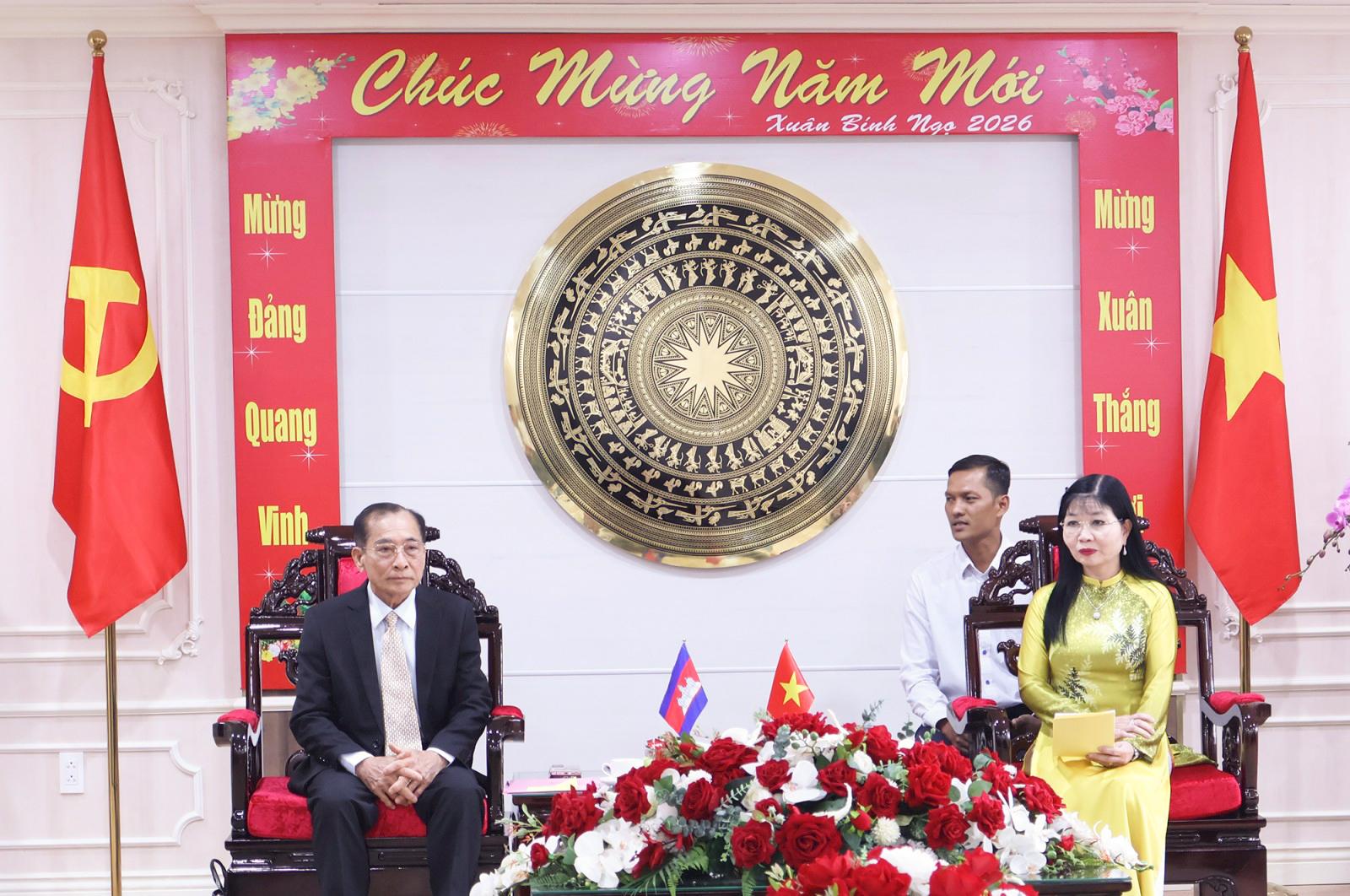 Đoàn đại biểu tỉnh Kampot thăm, chúc tết tỉnh An Giang