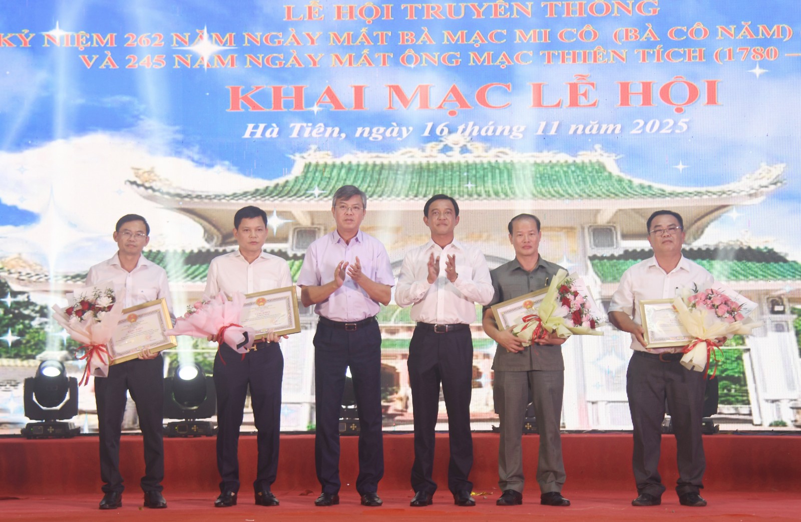 Khai mạc lễ hội truyền thống kỷ niệm ngày mất bà Mạc Mi Cô và ông Mạc Thiên Tích