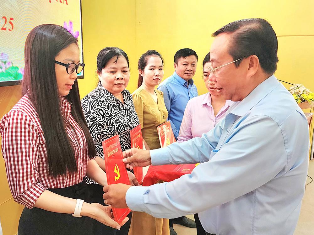 Tiếp nhận, thành lập 59 chi bộ, đảng bộ trực thuộc Đảng bộ xã Tân Hiệp