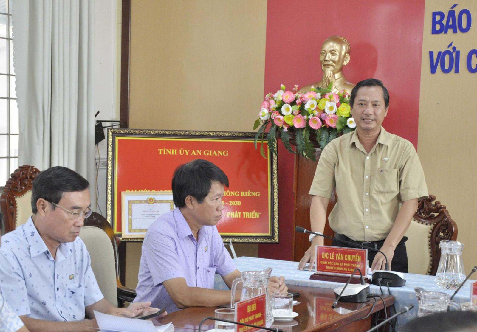 Ban Giám đốc Báo và Phát thanh - Truyền hình An Giang gặp gỡ, trao đổi công tác tuyên truyền với các xã