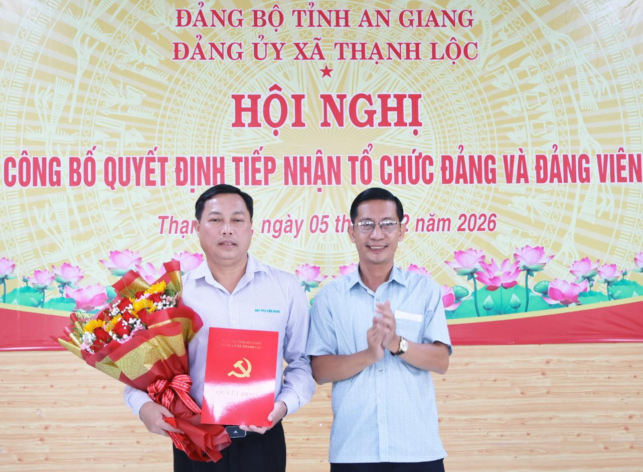 Đảng ủy xã Thạnh Lộc tiếp nhận tổ chức Đảng và đảng viên