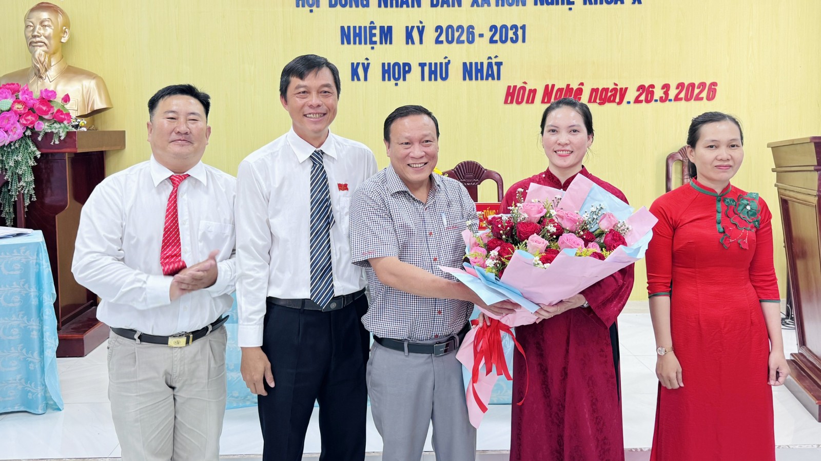 Hòn Nghệ bầu Thường trực HĐND, UBND xã