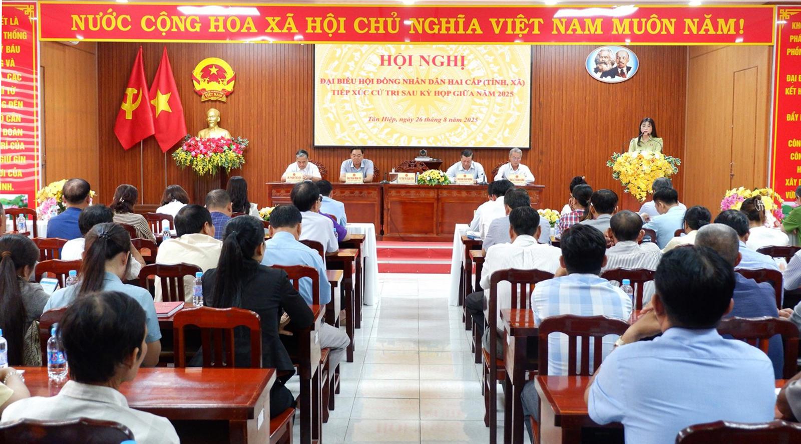 Đại biểu HĐND hai cấp tiếp xúc cử tri xã Tân Hiệp