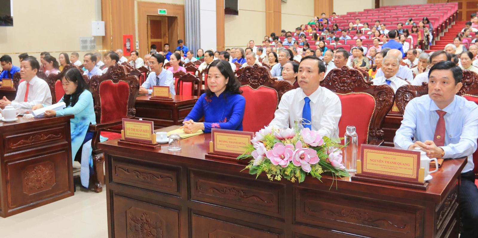 Phường Long Xuyên kỷ niệm 80 năm Cách mạng Tháng Tám thành công và Quốc khánh 2/9 Đại biểu tham dự lễ