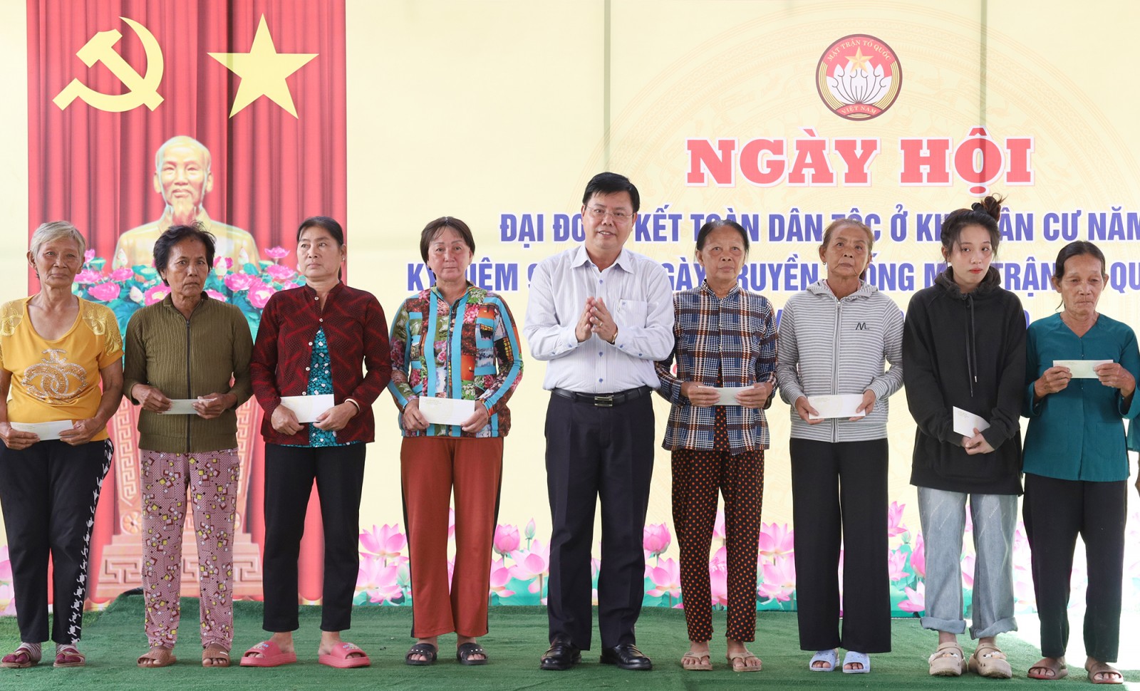 Bí thư Tỉnh ủy An Giang Nguyễn Tiến Hải dự Ngày hội Đại đoàn kết toàn dân tộc khu phố Tà Tây