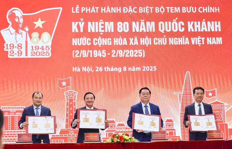 Phát hành đặc biệt bộ tem bưu chính kỷ niệm 80 năm Quốc khánh