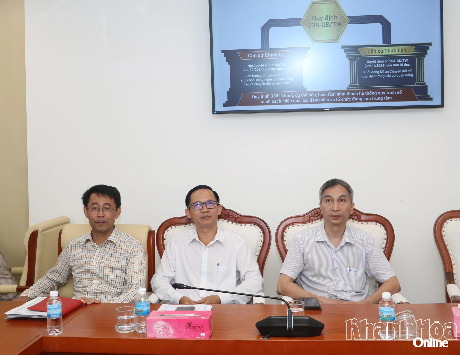 Các đại biều tham dự hội nghị tập huấn.