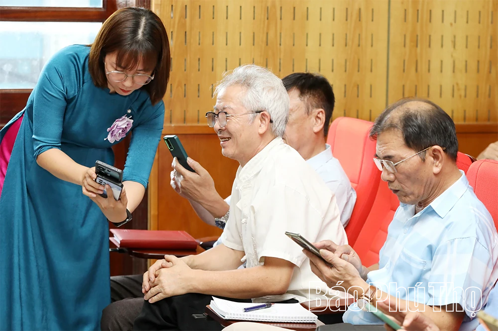 Phường Hòa Bình: Ra mắt “Hòm thư số” góp ý, ký kết chương trình chuyển đổi số