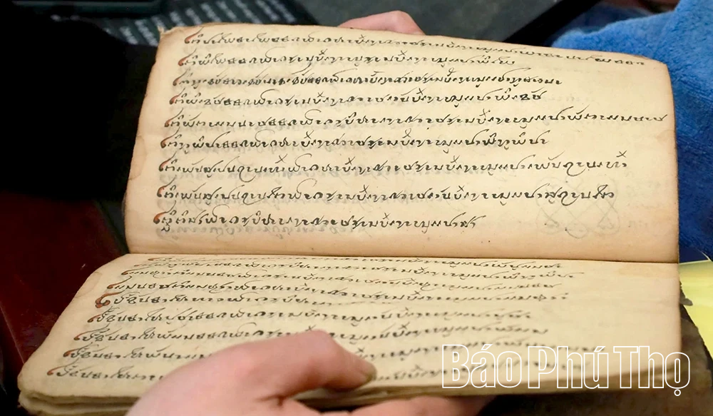 Người bảo tồn tri thức dân gian chữ Tày cổ