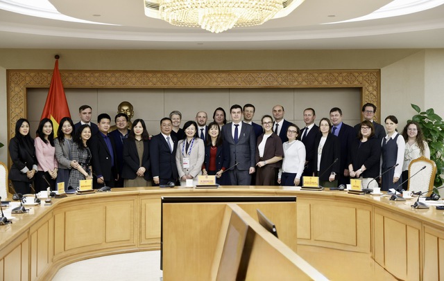 VPCP trao đổi kinh nghiệm với Đoàn công chức cao cấp Liên bang Nga về xây dựng, vận hành Cổng Dịch vụ công quốc gia- Ảnh 6. VPCP trao đổi kinh nghiệm với Đoàn công chức cao cấp Liên bang Nga về xây dựng, vận hành Cổng Dịch vụ công quốc gia- Ảnh 6.