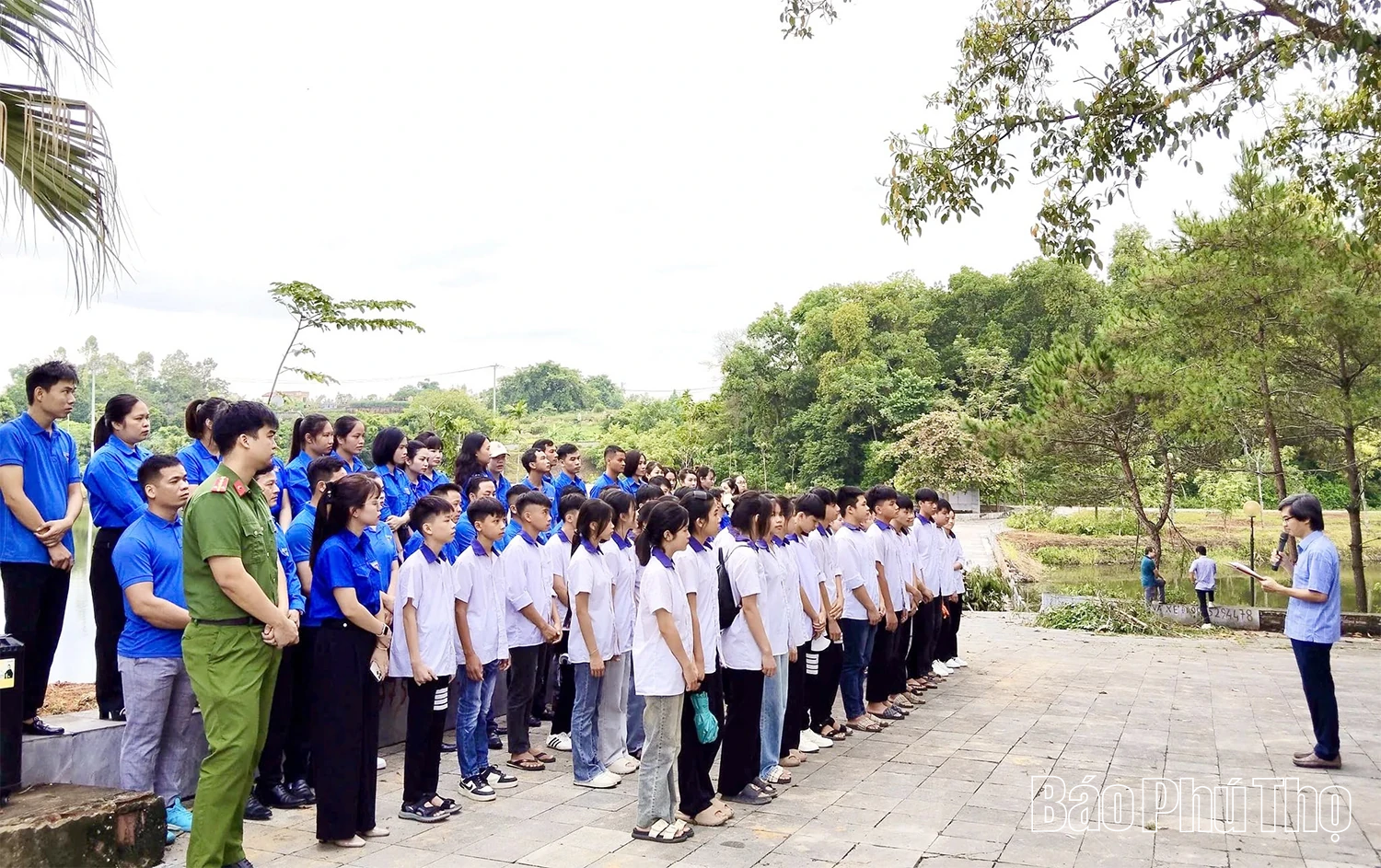 Trồng 150 cây xanh tại Khu di tích lịch sử Đền Hùng