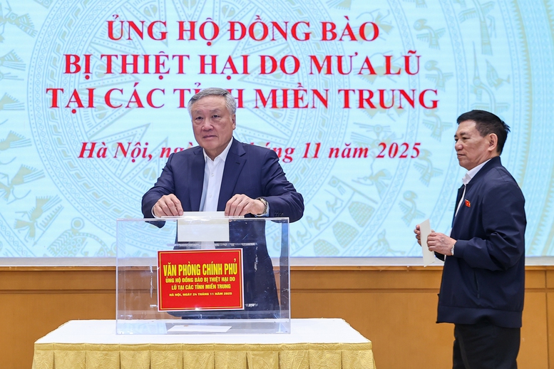 Thủ tướng Phạm Minh Chính cùng lãnh đạo Chính phủ và tập thể VPCP ủng hộ đồng bào vùng thiên tai- Ảnh 4.