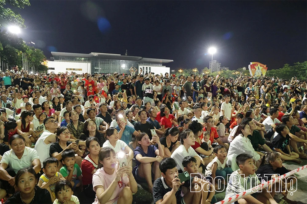 Pháo hoa rực rỡ chào mừng 80 năm Quốc khánh 2/9