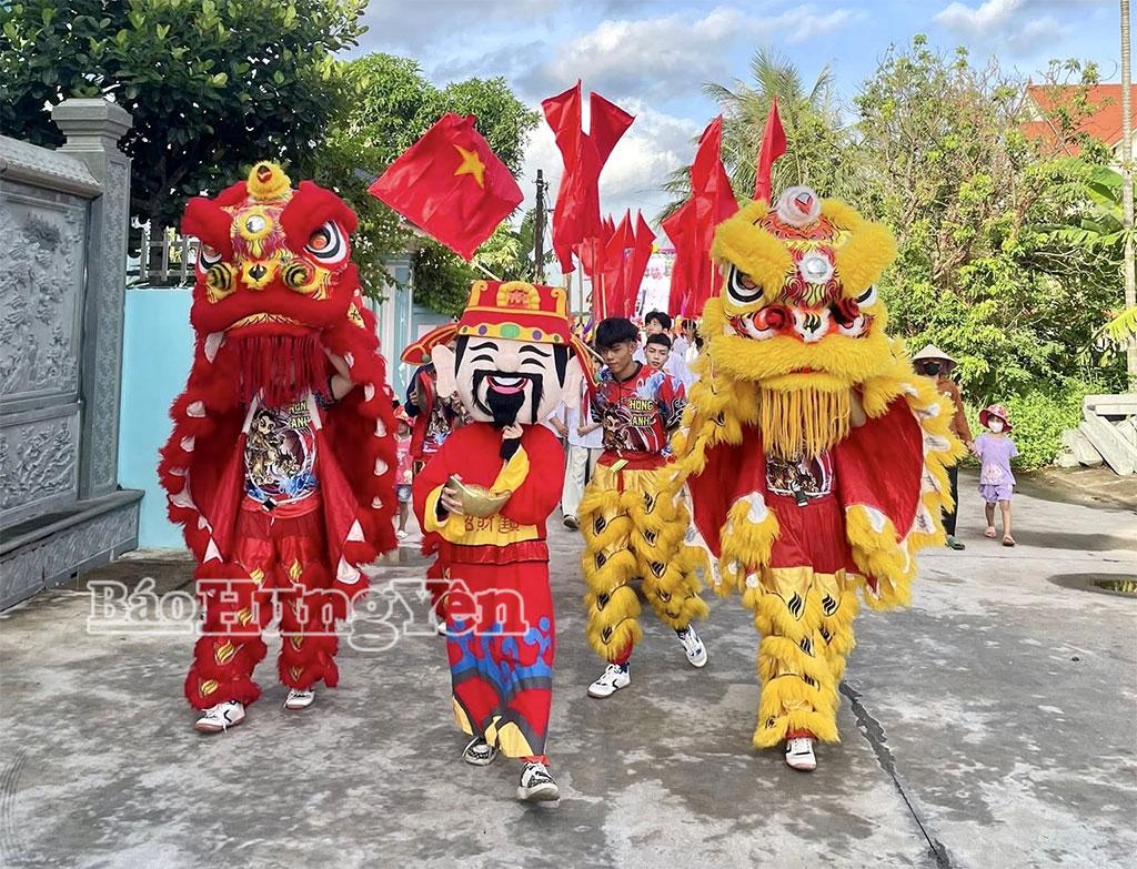 Màn biểu diễn của đội múa Lân Hùng Anh Đường.