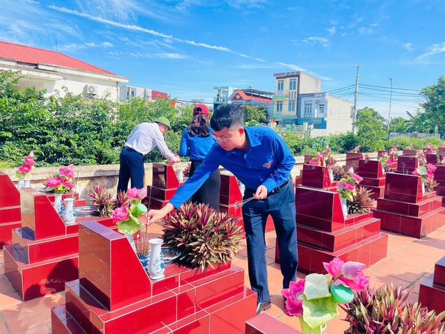 Tuổi trẻ Cơ quan tham mưu, giúp việc của Đảng ủy Chính phủ tri ân gia đình có công với cách mạng- Ảnh 5.