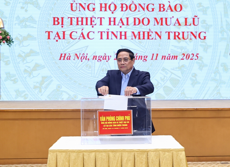 Thủ tướng Phạm Minh Chính cùng lãnh đạo Chính phủ và tập thể VPCP ủng hộ đồng bào vùng thiên tai- Ảnh 3.