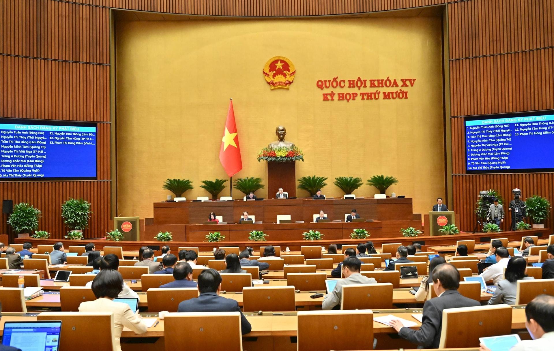 Quang cảnh phiên thảo luận tại kỳ họp thứ 10