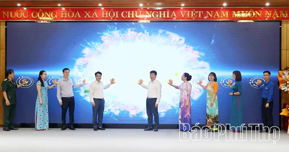 Phường Hòa Bình: Ra mắt “Hòm thư số” góp ý, ký kết chương trình chuyển đổi số