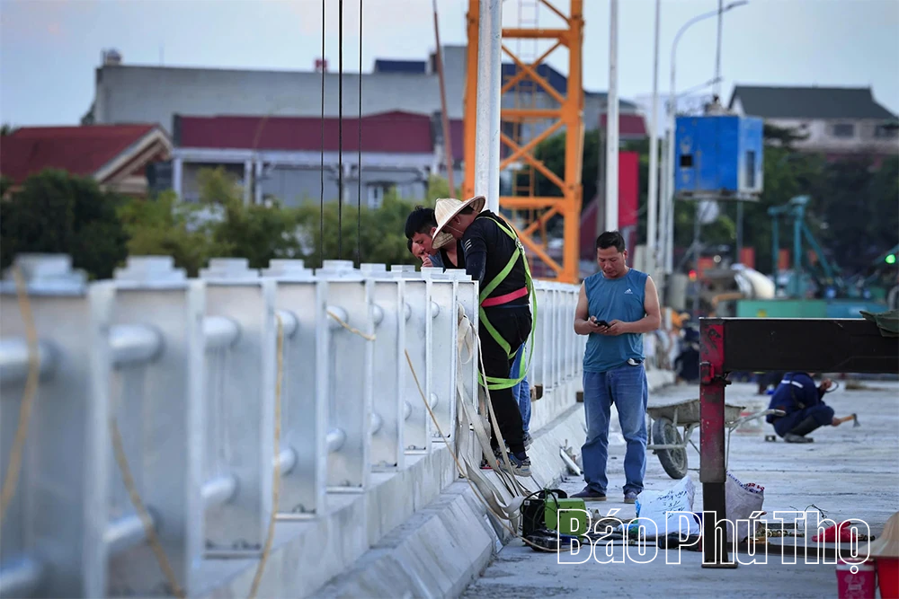 “Đếm ngược” về ngày thông xe cầu Phong Châu