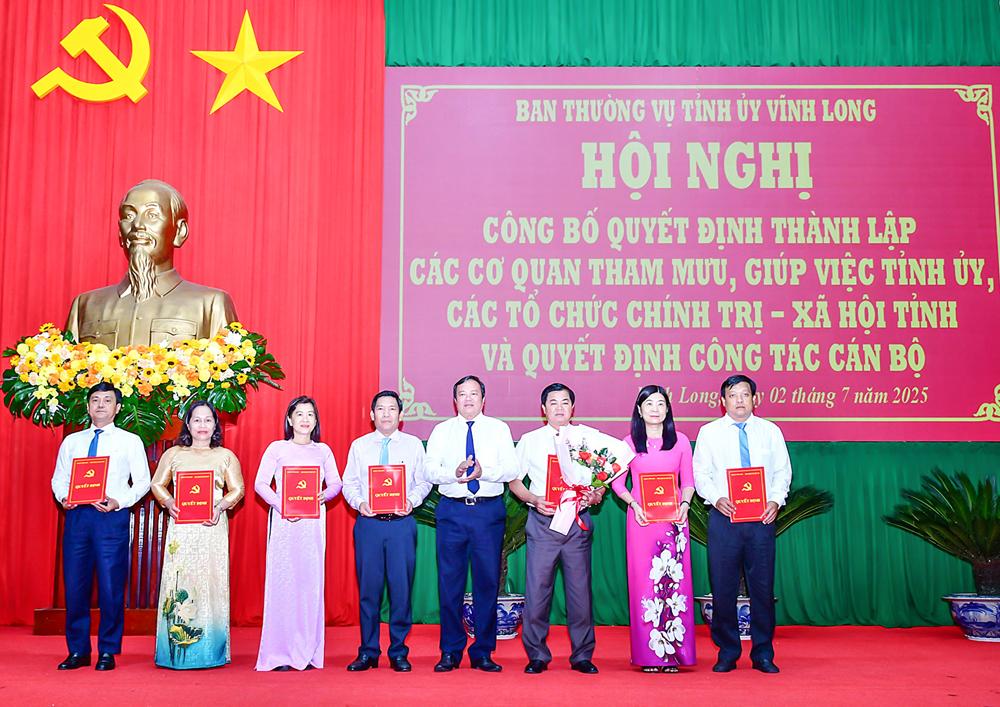 Nêu cao tính gương mẫu, phát huy vai trò người đứng đầu của ngành kiểm tra Đảng.