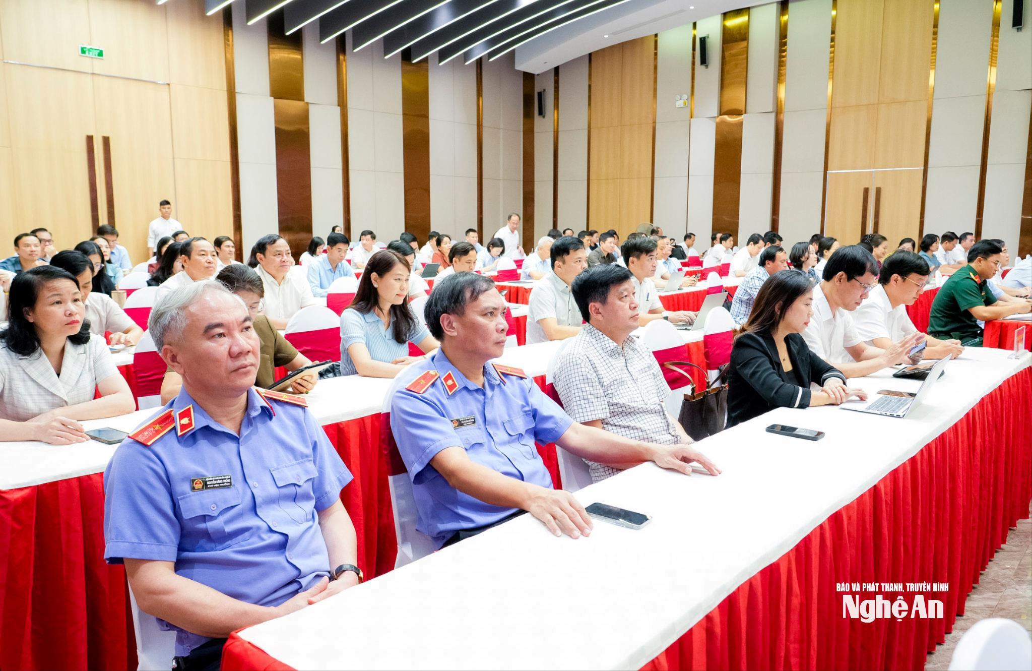 Các đại biểu tham dự hội nghị tại điểm cầu tỉnh Nghệ An. Ảnh: Phạm Bằng