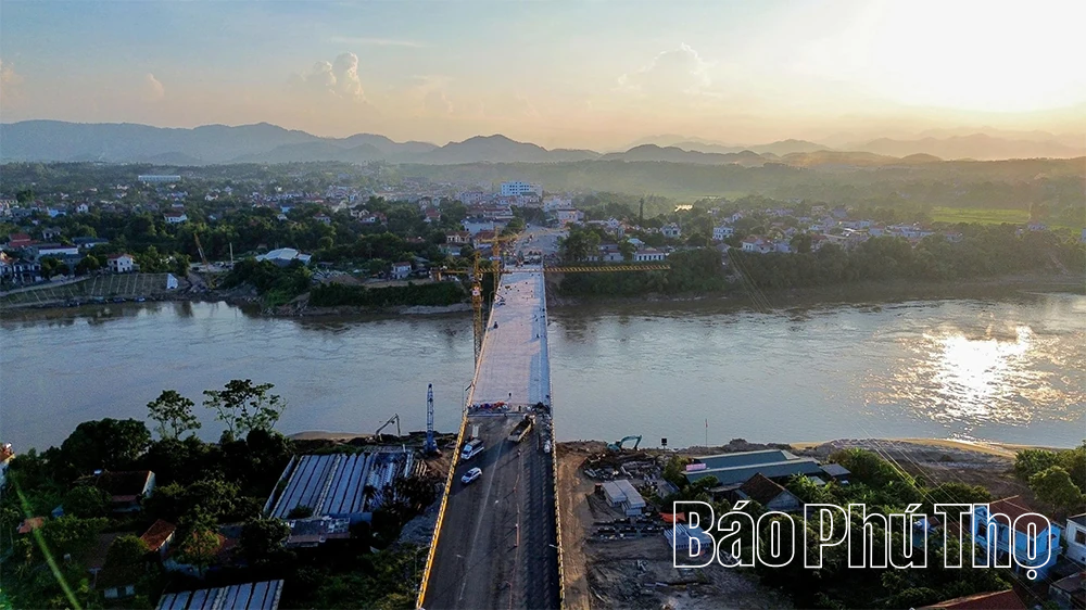 “Đếm ngược” về ngày thông xe cầu Phong Châu