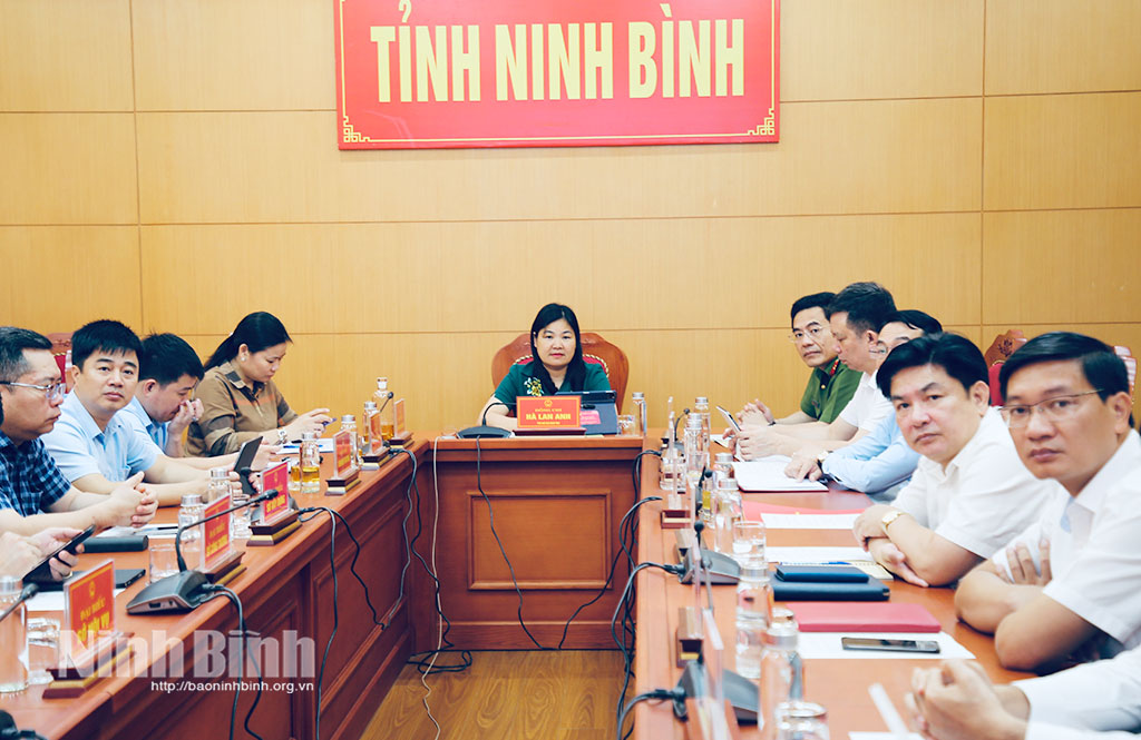 Các đại biểu tham dự hội nghị tại điểm cầu tỉnh Ninh Bình.