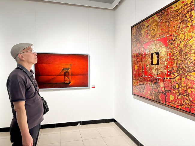 Giới thiệu 44 tác phẩm nghệ thuật sơn mài tại triển lãm chào mừng Đại hội Đảng toàn quốc lần thứ XIV - Ảnh 8. Giới thiệu 44 tác phẩm nghệ thuật sơn mài tại triển lãm chào mừng Đại hội Đảng toàn quốc lần thứ XIV - Ảnh 8.