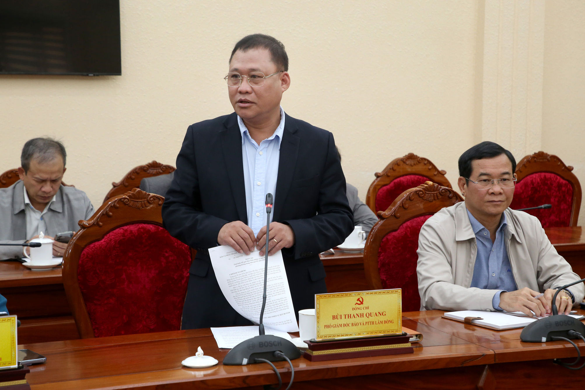 dong-chi-bui-thanh-quang-pho-giam-doc-bao-va-phat-thanh-truyen-hinh-lam-dong-bao-cao-tai-hoi-nghi(1).jpg