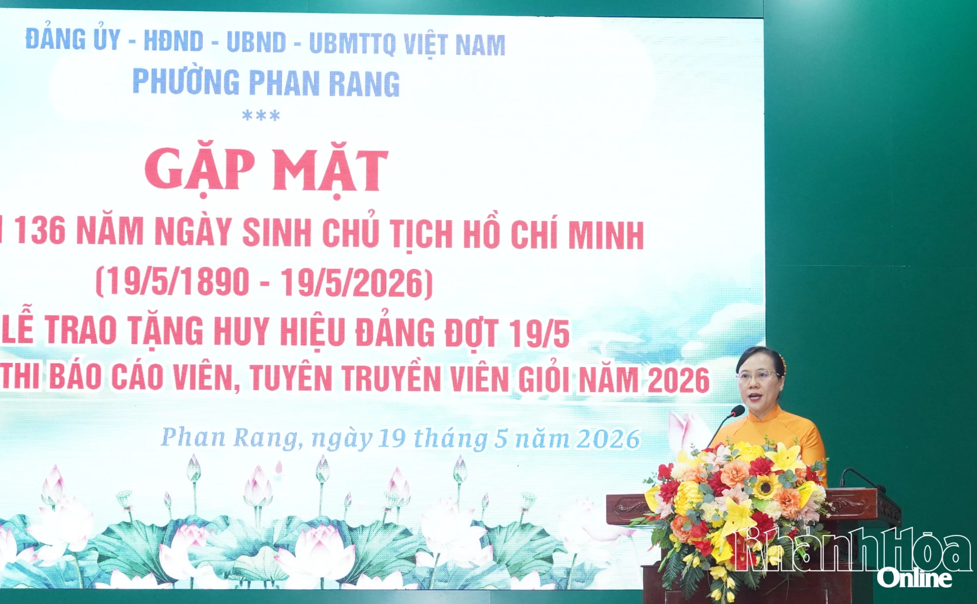 Đồng chí Châu Thị Thanh Hà - Tỉnh uỷ viên, Bí thư Đảng uỷ, Chủ tịch HĐND phường, phát biểu tại buổi gặp mặt.