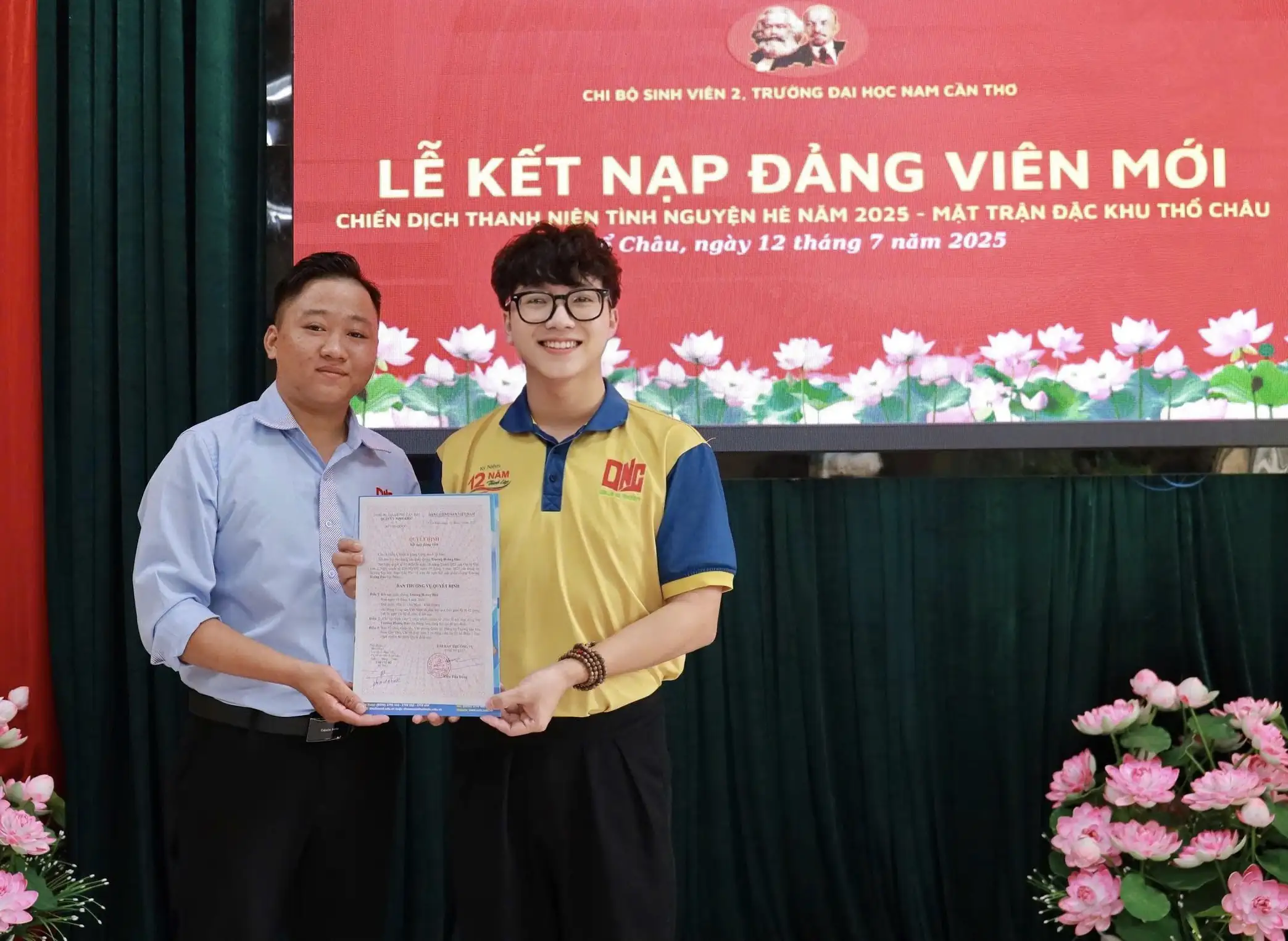 Kết nạp Đảng cho 13 sinh viên tại các “mặt trận” hè tình nguyện