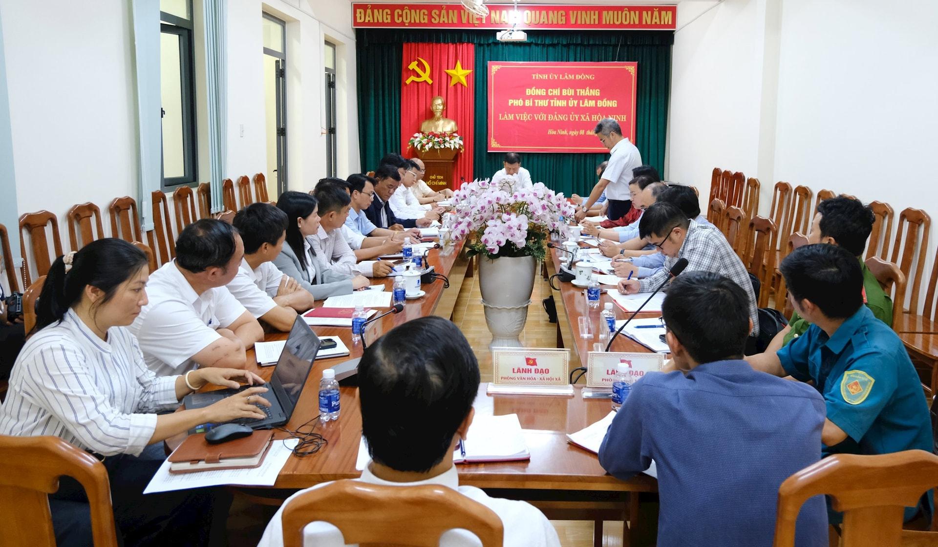 Quang cảnh làm việc tại xã Hòa Ninh