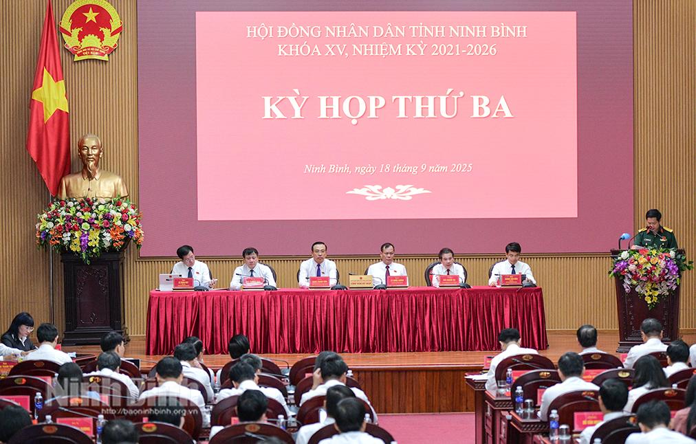 Quang cảnh kỳ họp.