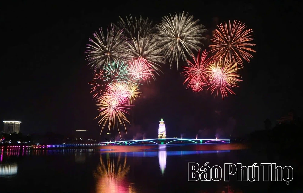 Mãn nhãn màn pháo hoa rực rỡ mừng ngày Quốc khánh
