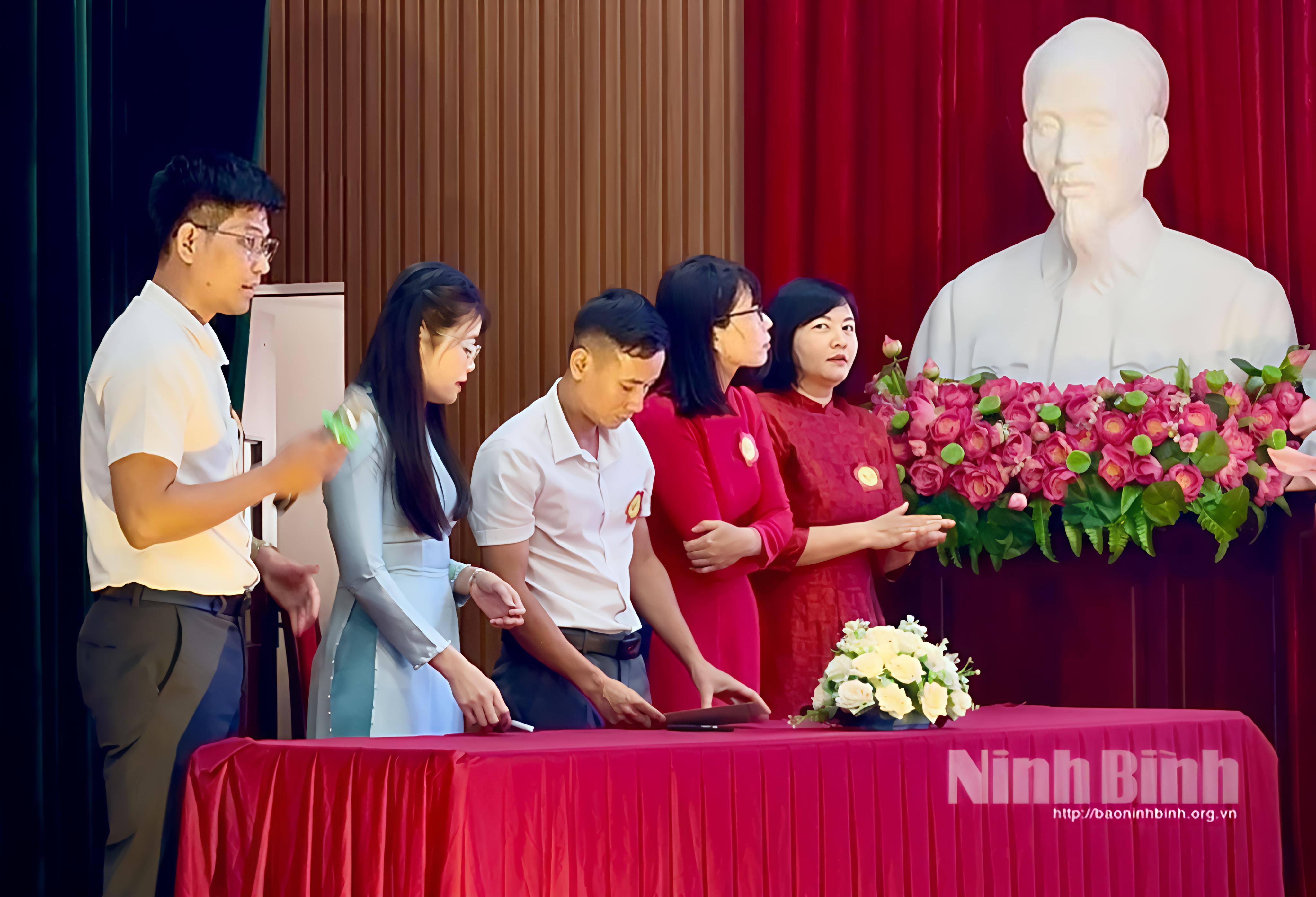 Các đội thi tham gia phần Hỏi - Đáp nhanh.