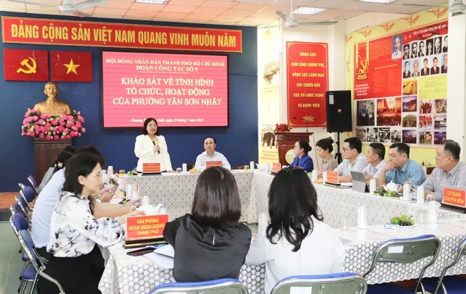 Quang cảnh buổi làm việc
