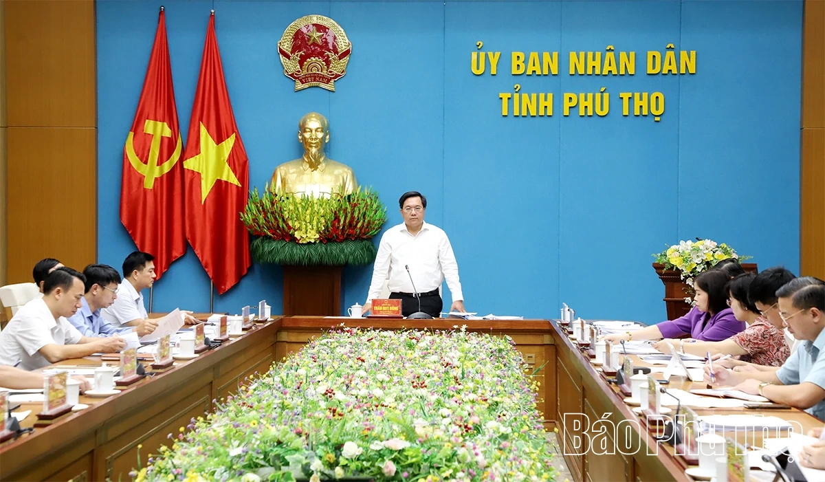 Chủ tịch UBND tỉnh Trần Duy Đông chủ trì phiên họp chuyên đề về xây dựng văn bản quy phạm pháp luật