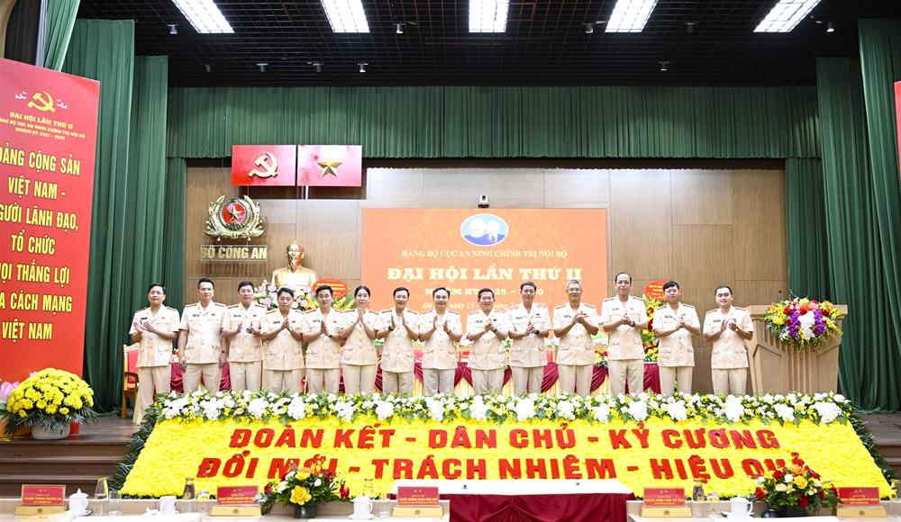 Ban chấp hành Đảng bộ Cục An ninh chính trị nội bộ lần thứ II, nhiệm kỳ 2025 – 2030 ra mắt Đại hội.