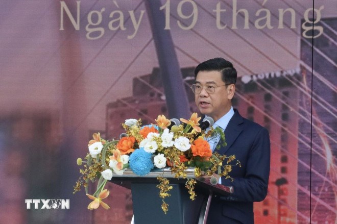 Đồng chí Nguyễn Văn Dũng, Phó Chủ tịch Ủy ban Nhân dân Thành phố Hồ Chí Minh, phát biểu tại buổi lễ. Ảnh: TTXVN