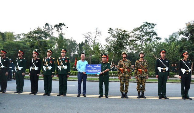Đoàn Thanh niên Chính phủ thăm, động viên lực lượng diễu binh, diễu hành dịp kỷ niệm 80 năm Ngày Quốc khánh- Ảnh 4.