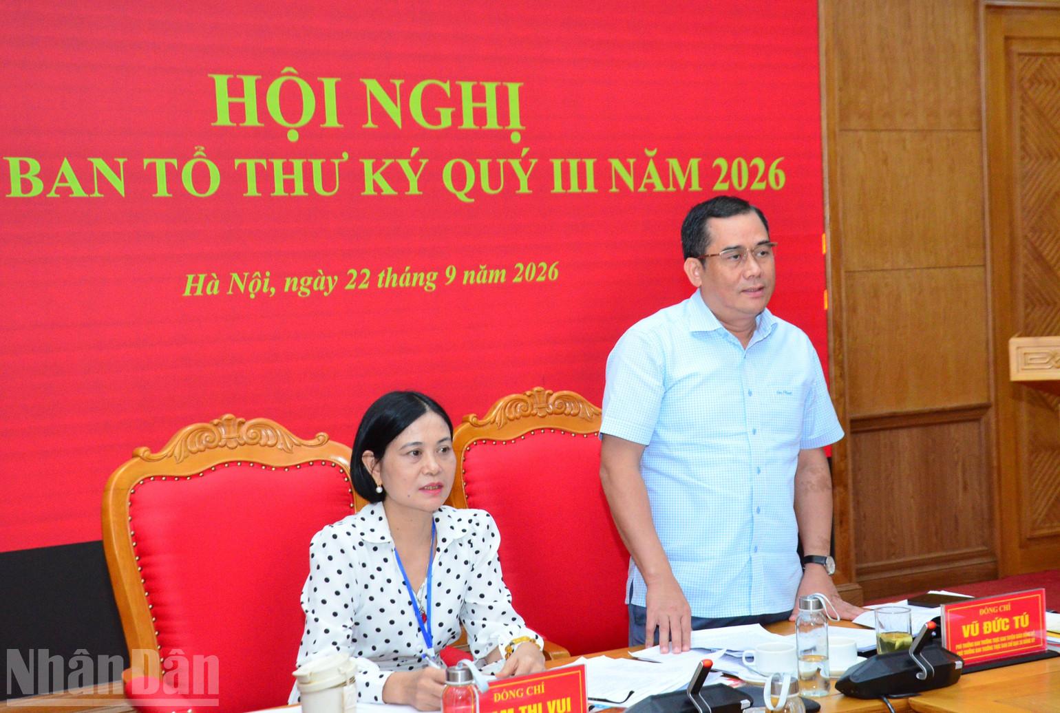 Đồng chí Vũ Đức Tú, Ủy viên Ban Chấp hành Đảng bộ, Phó Trưởng Ban Thường trực Ban Tuyên giáo Đảng ủy các cơ quan Đảng Trung ương, Phó Trưởng Ban Thường trực Chỉ đạo 35 Đảng ủy phát biểu tại hội nghị. (Ảnh: PHẠM CƯỜNG)  