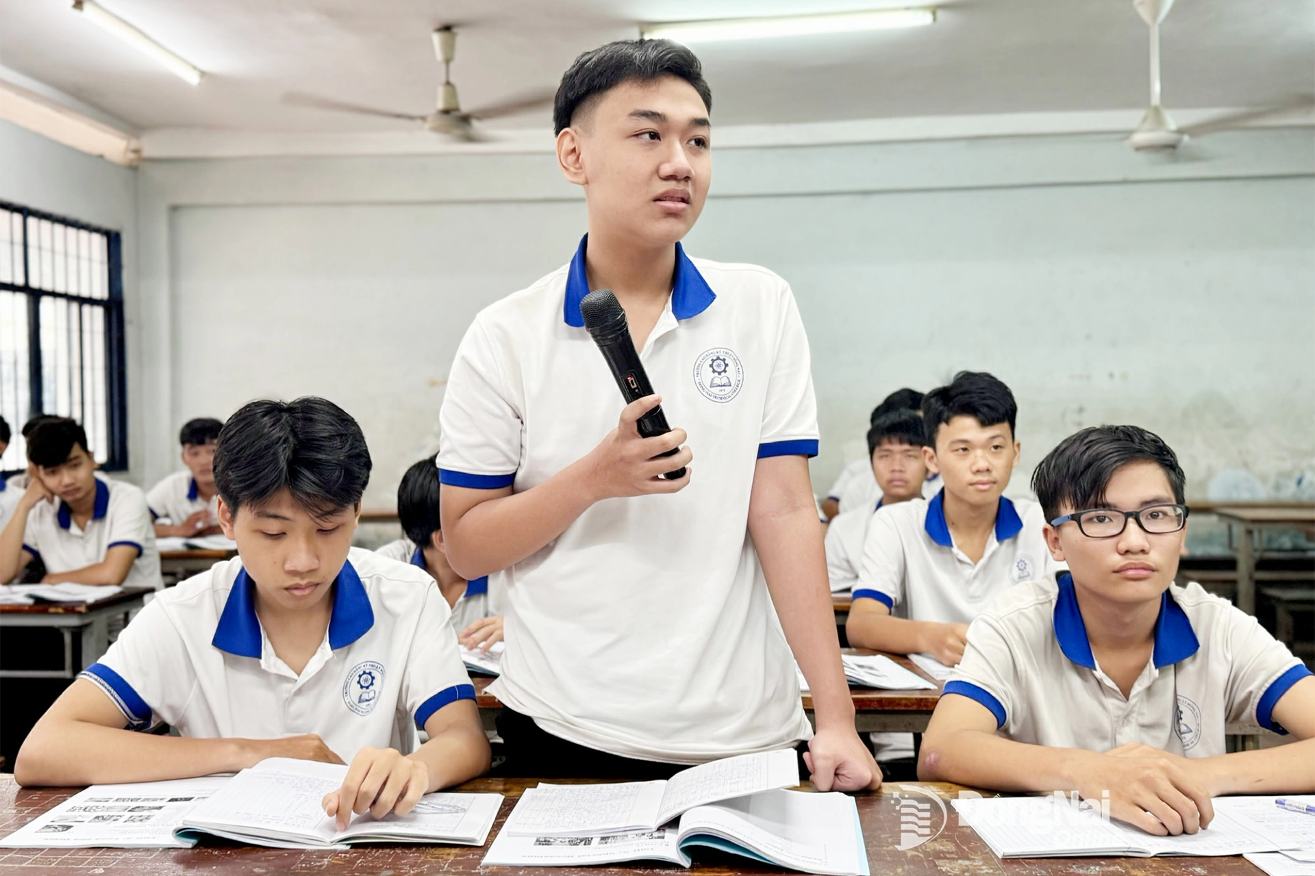 Học sinh ngành Hàn, Trường cao đẳng Kỹ thuật Đồng Nai, trong giờ học các môn văn hóa. Ảnh: C.T.V