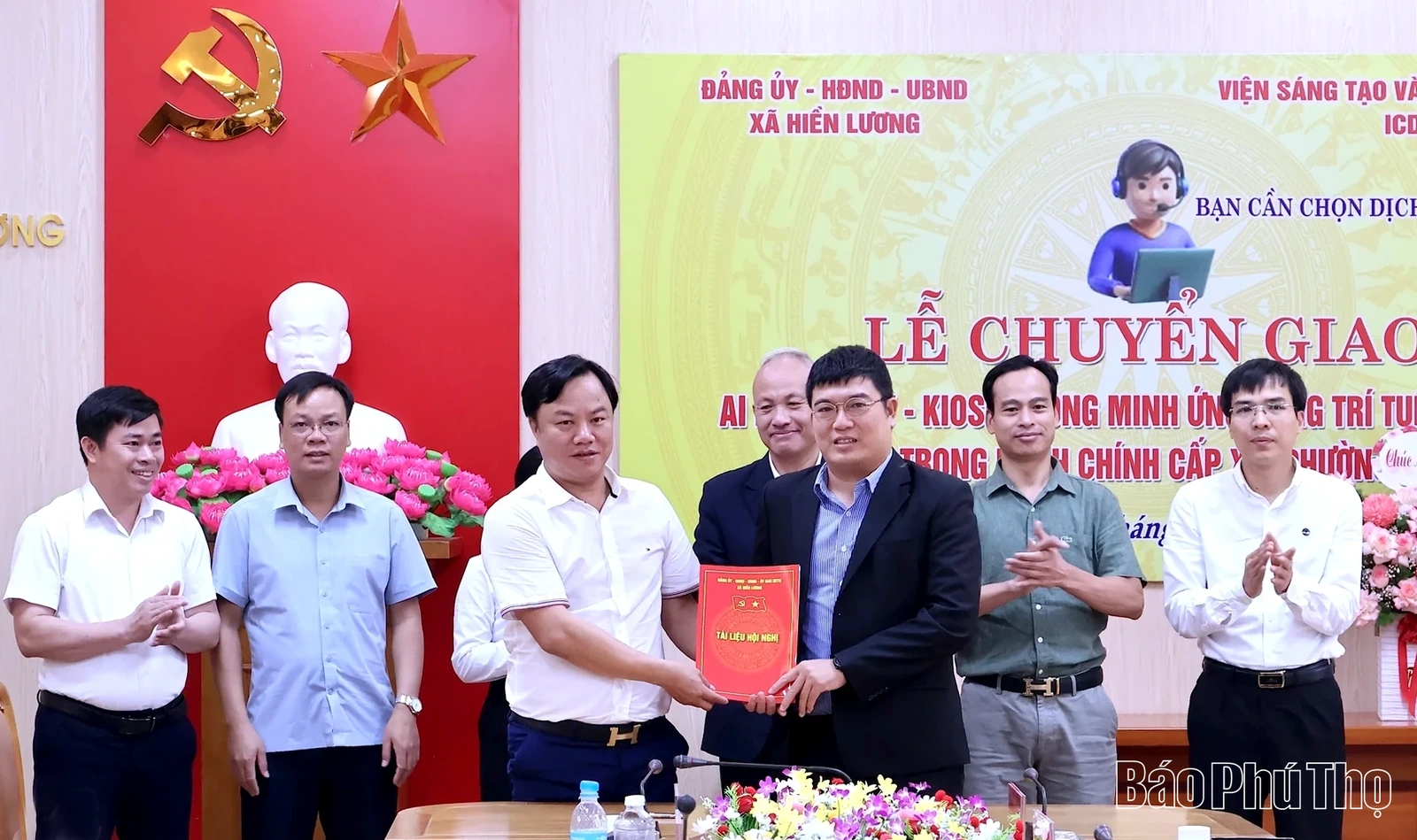 Bàn giao Kiosk thông minh ứng dụng trí tuệ nhân tạo cho xã Hiền Lương