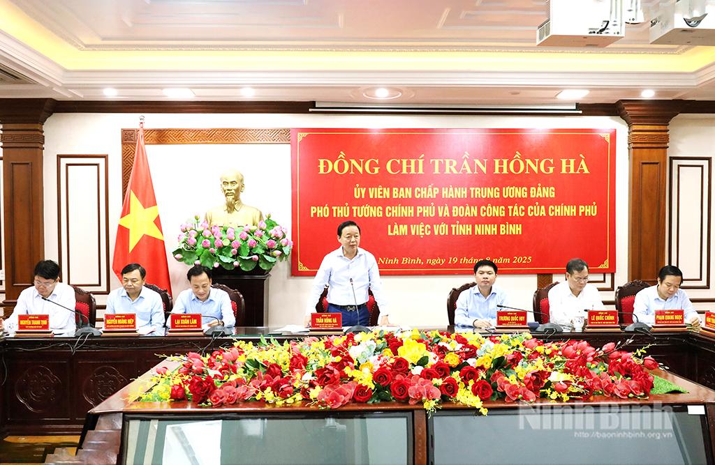 Đồng chí Phó Thủ tướng Chính phủ Trần Hồng Hà phát biểu tại buổi làm việc.