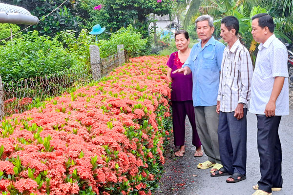Phát huy vai trò nêu gương của đảng viên trong thực hiện nhiệm vụ chính trị tại địa phương.